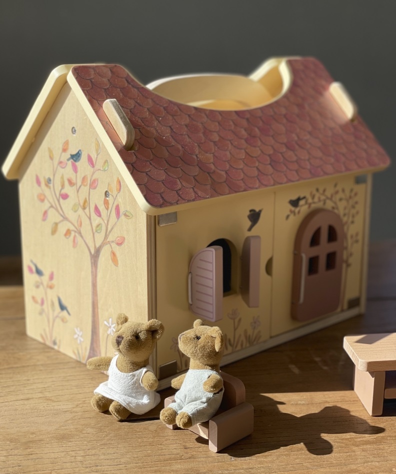 Egmont Toys Дерев'яний ігровий будиночок з ведмедиками 
